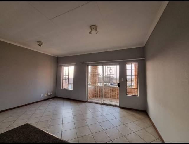 2 BEDROOM APARTMENT FOR SALE IN MOOIKLOOF RIDGE ESTATE